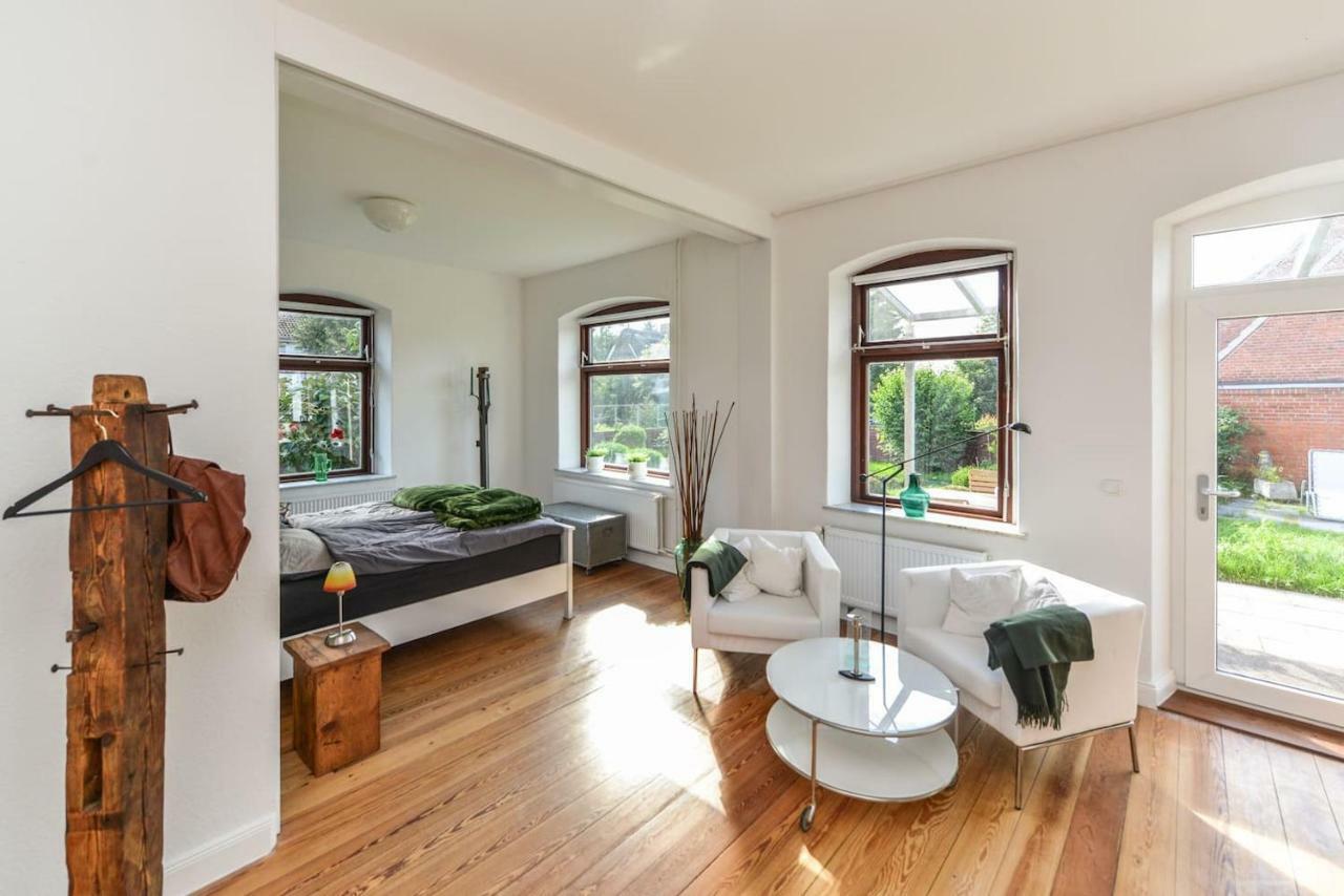 Kanalvilla - Urlaub Am Nord-Ostseekanal - Zwei Ferienwohnungen Im Angebot- Eine Im Dachgeschoss Und Eine Wohnung Mit Garten Sehestedt  Εξωτερικό φωτογραφία