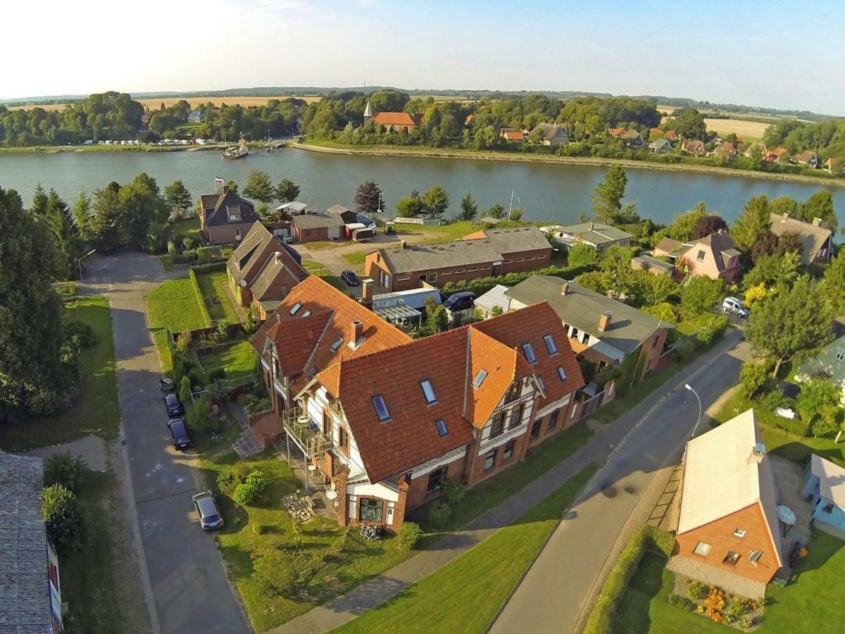 Kanalvilla - Urlaub Am Nord-Ostseekanal - Zwei Ferienwohnungen Im Angebot- Eine Im Dachgeschoss Und Eine Wohnung Mit Garten Sehestedt  Εξωτερικό φωτογραφία